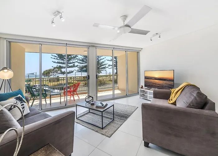 Bright And Chill Beachfront Apartment With Balcony